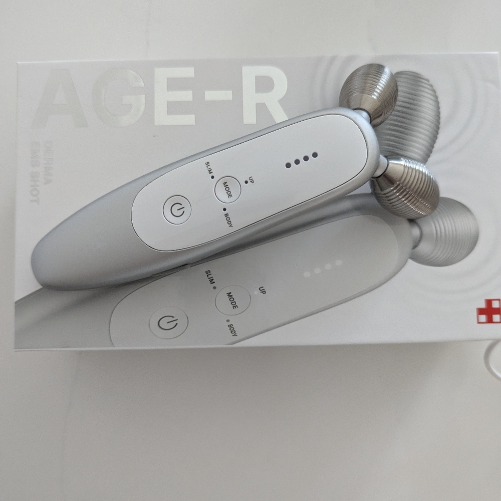AGE-R Device Derma EMS Shot by Medicube